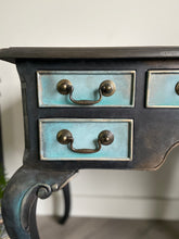 Load image into Gallery viewer, Vintage console, lamp table, bronze
