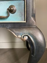 Load image into Gallery viewer, Vintage console, lamp table, bronze