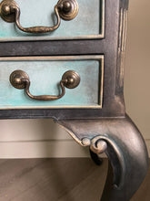 Load image into Gallery viewer, Vintage console, lamp table, bronze
