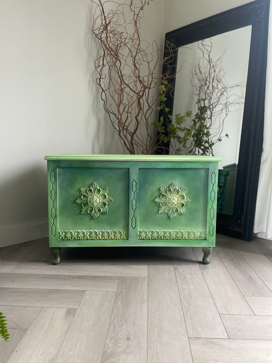 Hand-Painted Vintage Blanket Box – Green Blended Storage Chest – Boho Cottage Furniture – Upcycled Decorative Trunk